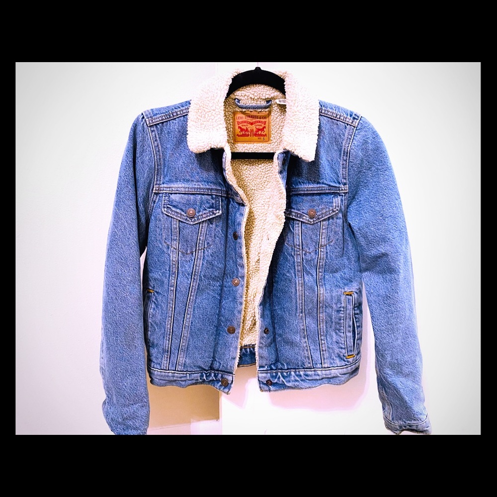 Levi’s Ex boyfriend Sherpa trucker jacket